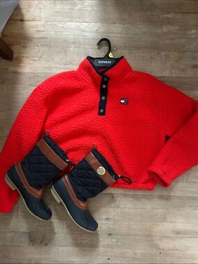 Tommy Hilfiger Red Sherpa Zip-Style Pullover with Navy blue Tommy boots
